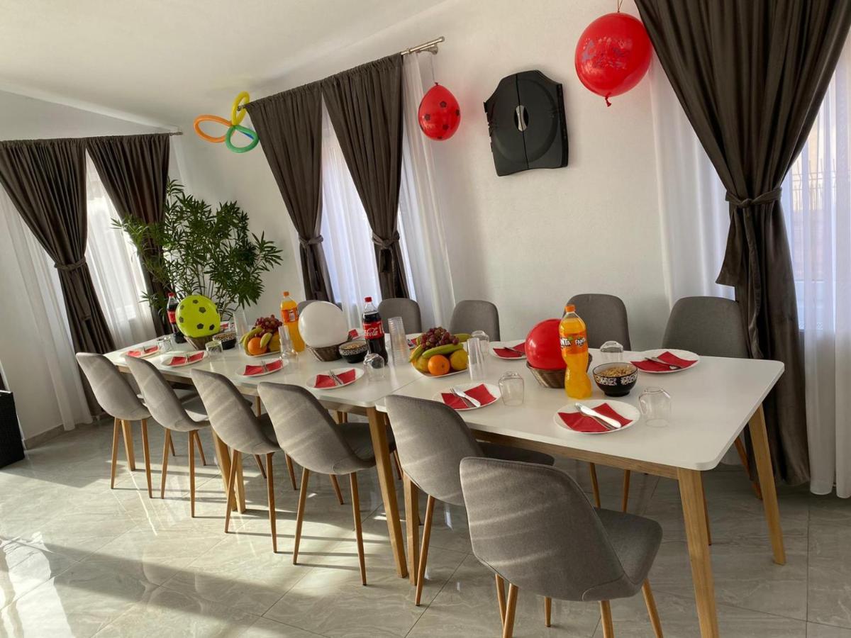 Pensiunea Prestige House Curtea De Arges Bagian luar foto