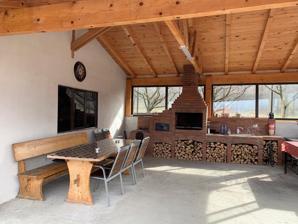 Pensiunea Prestige House Curtea De Arges Bagian luar foto
