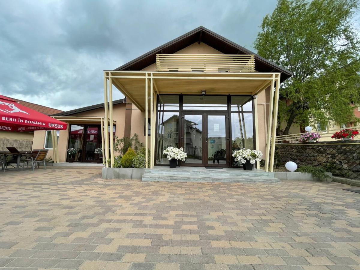 Pensiunea Prestige House Curtea De Arges Bagian luar foto