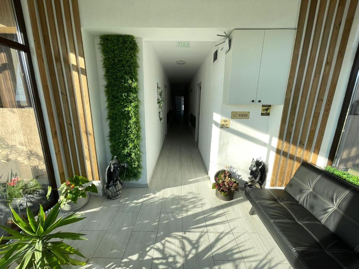 Pensiunea Prestige House Curtea De Arges Bagian luar foto