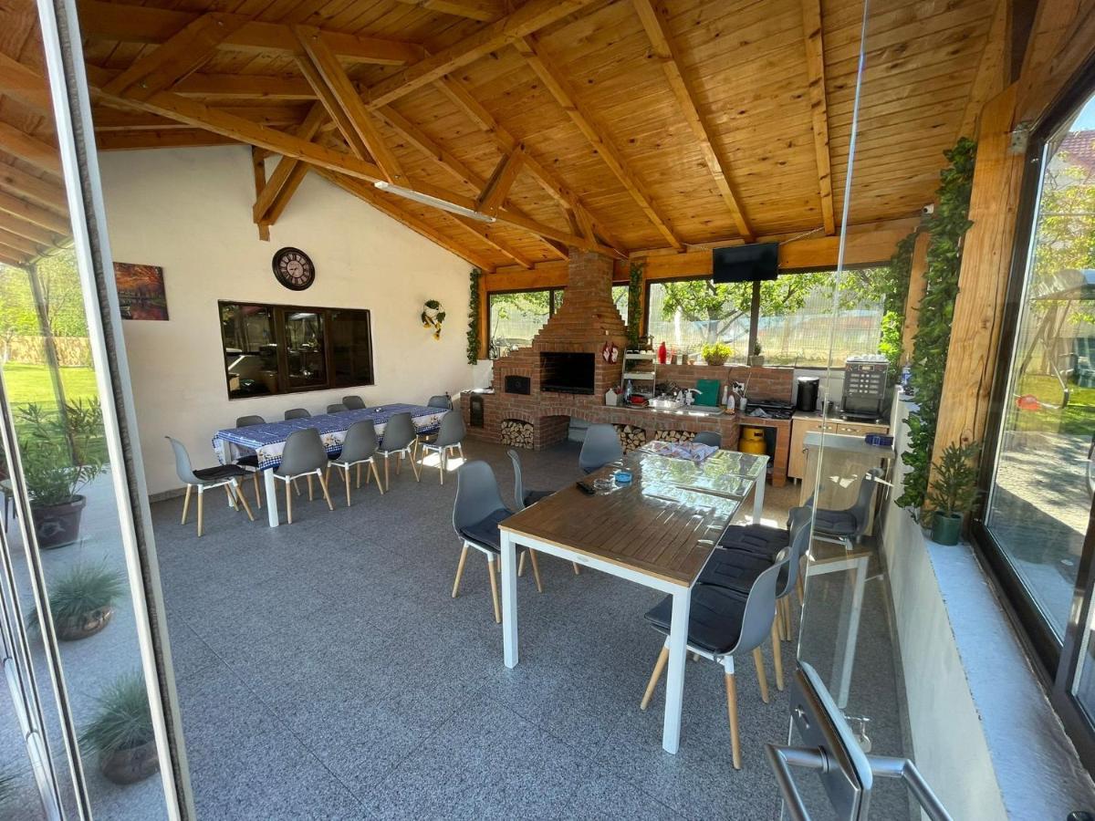Pensiunea Prestige House Curtea De Arges Bagian luar foto