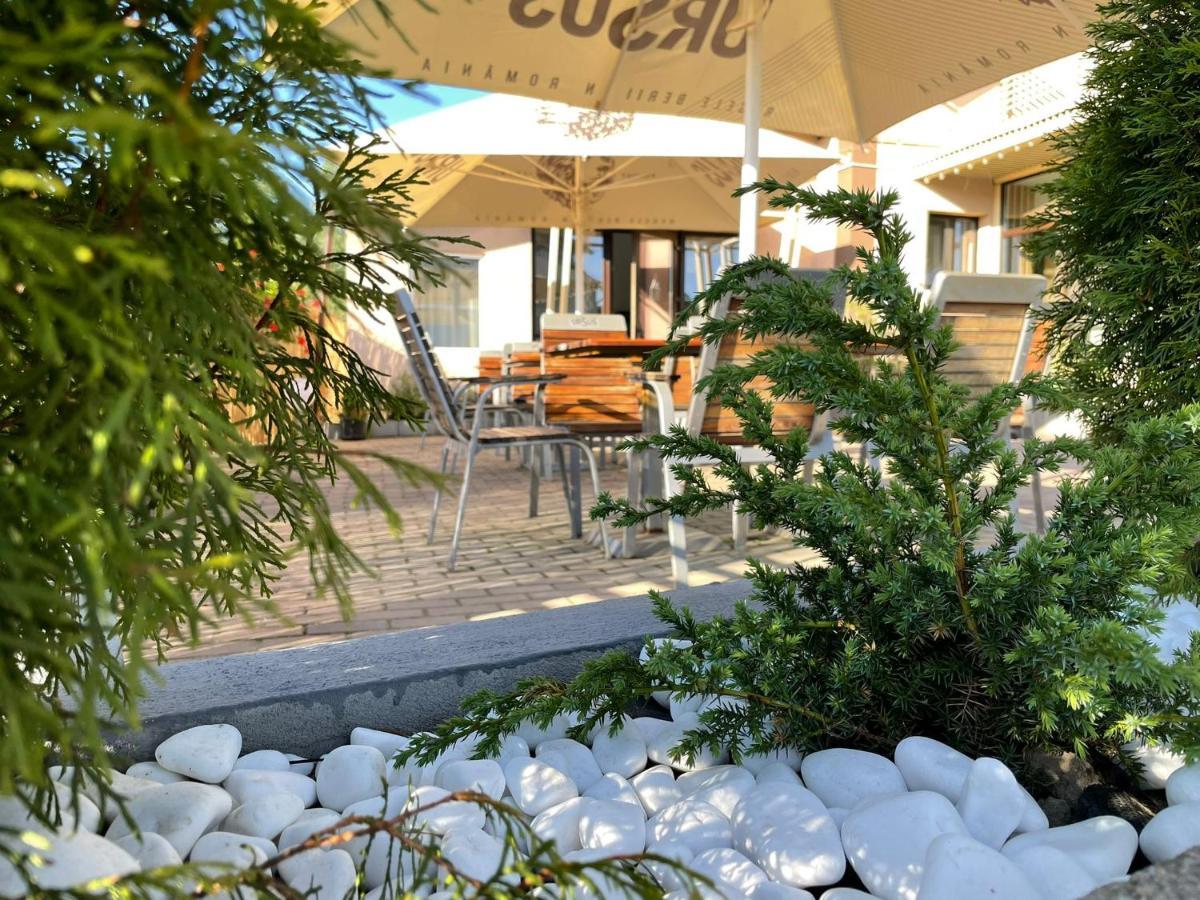 Pensiunea Prestige House Curtea De Arges Bagian luar foto
