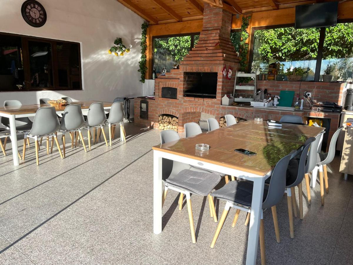 Pensiunea Prestige House Curtea De Arges Bagian luar foto