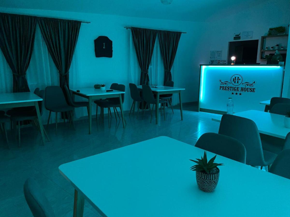 Pensiunea Prestige House Curtea De Arges Bagian luar foto