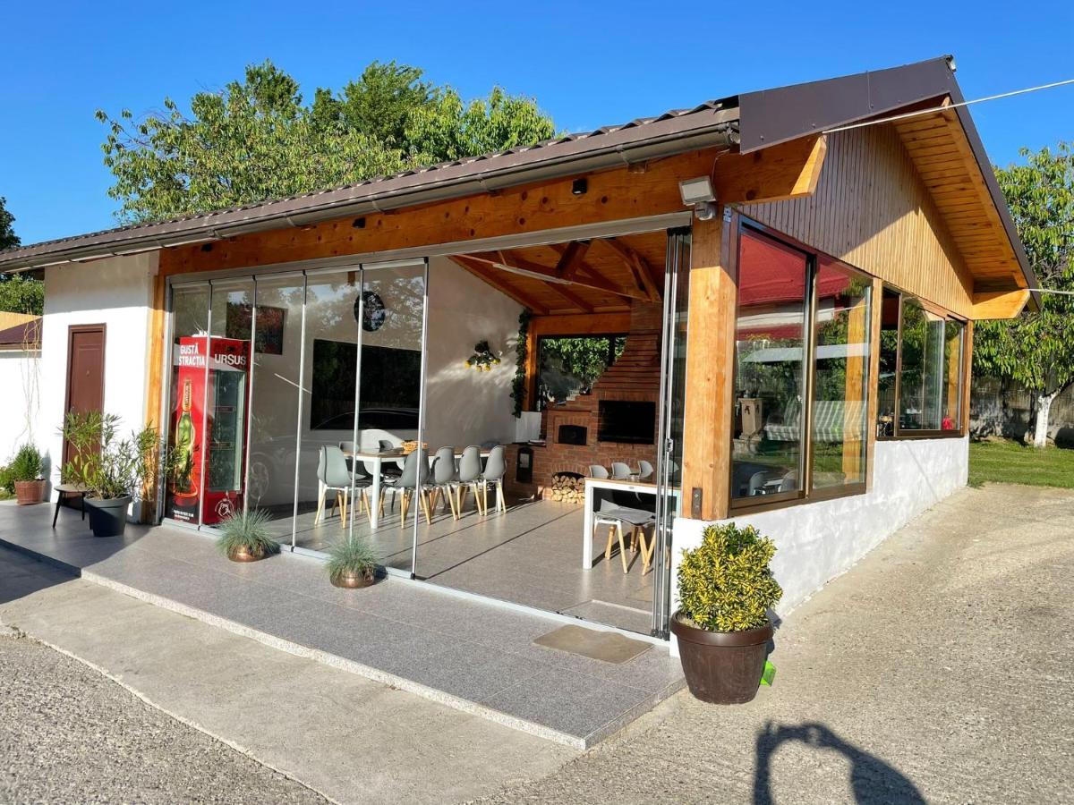 Pensiunea Prestige House Curtea De Arges Bagian luar foto